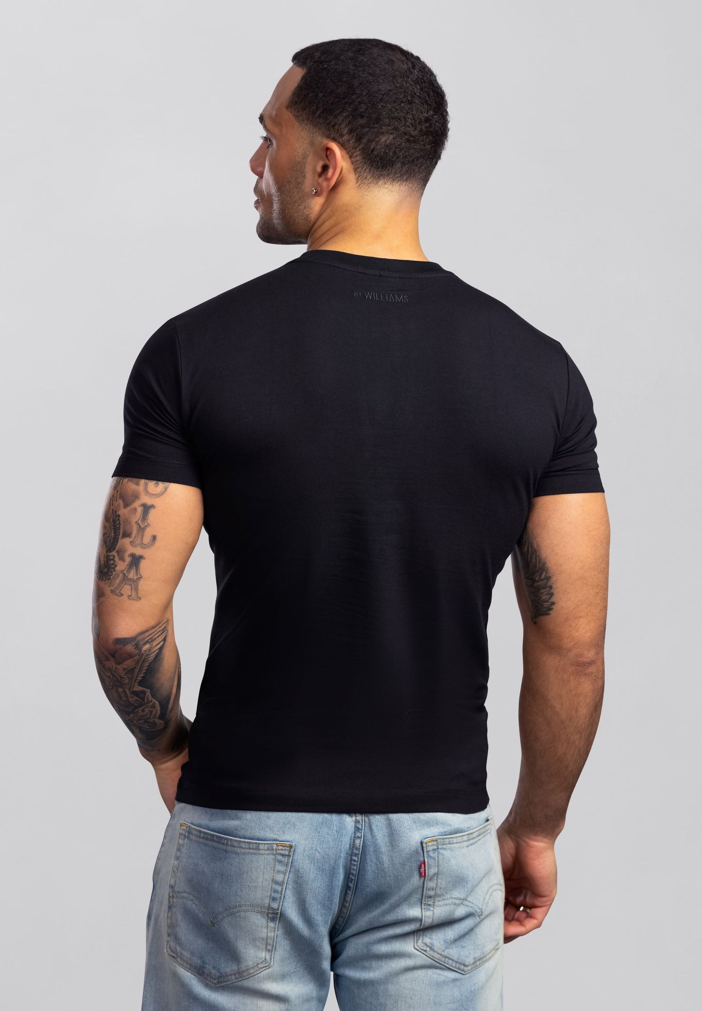 TEE-SHIRT PRÈS DU CORPS (COUPE MUSCLE)