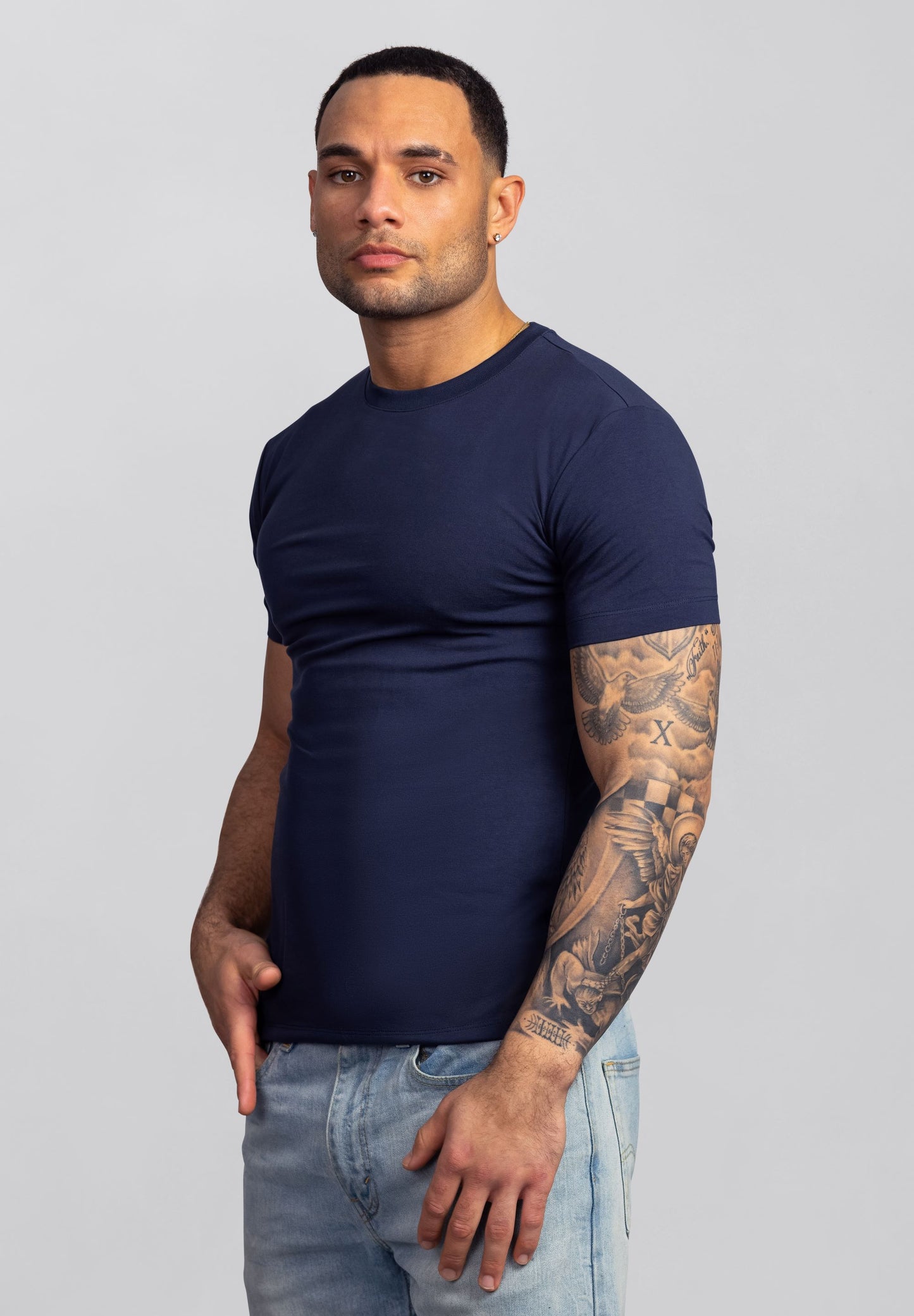 TEE-SHIRT PRÈS DU CORPS (COUPE MUSCLE)