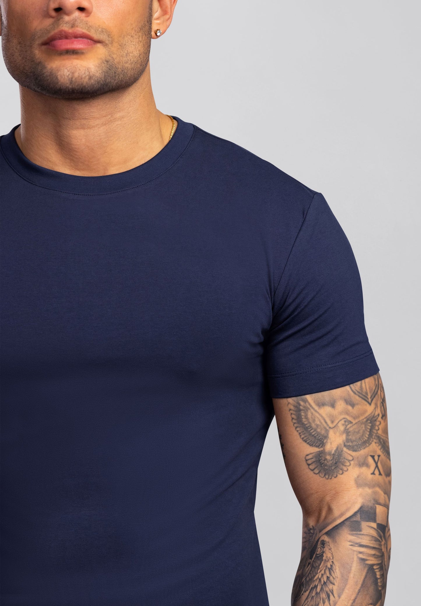 TEE-SHIRT PRÈS DU CORPS (COUPE MUSCLE)