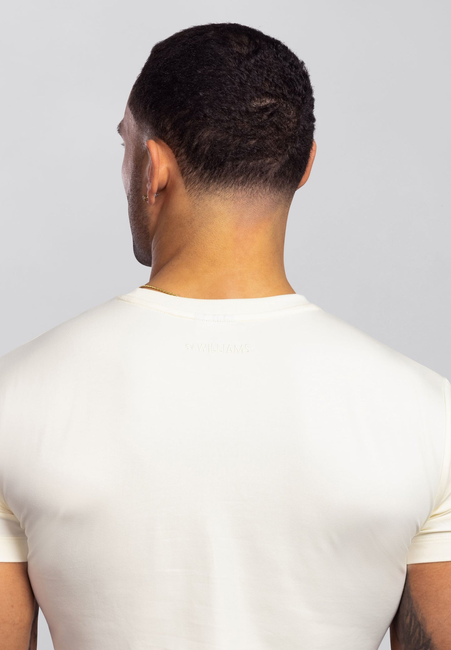 TEE-SHIRT PRÈS DU CORPS (COUPE MUSCLE)