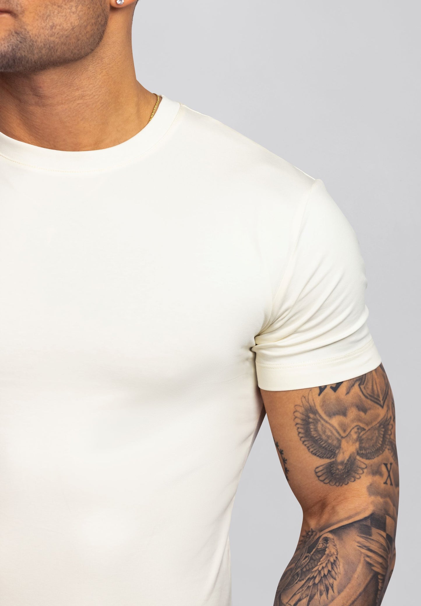 TEE-SHIRT PRÈS DU CORPS (COUPE MUSCLE)