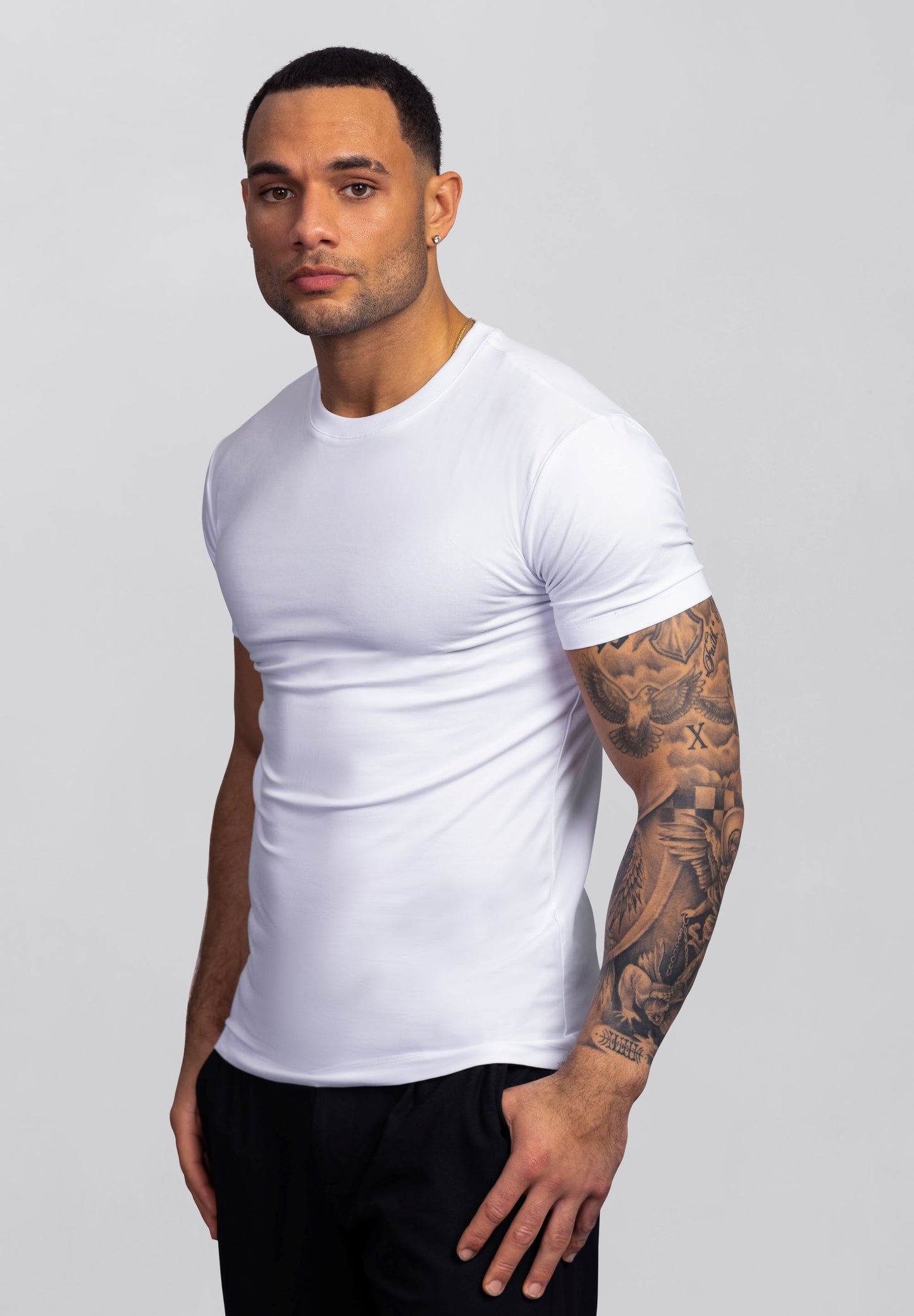 TEE-SHIRT PRÈS DU CORPS (COUPE MUSCLE)