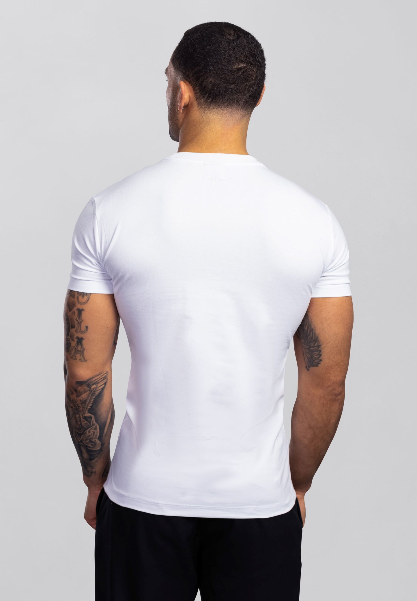 TEE-SHIRT PRÈS DU CORPS (COUPE MUSCLE)