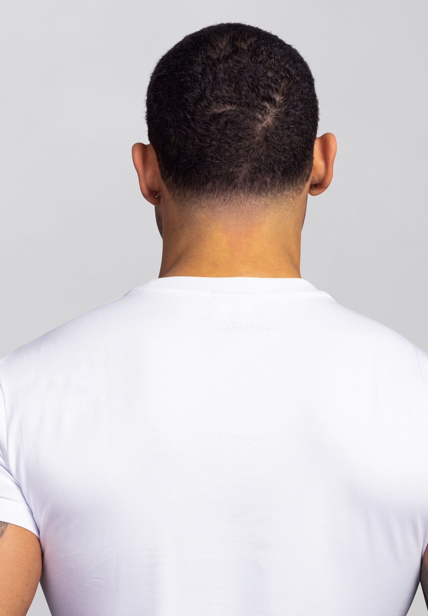 TEE-SHIRT PRÈS DU CORPS (COUPE MUSCLE)
